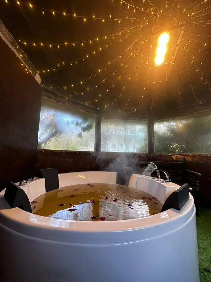 بوم گردی چهارخوابه جکوزی دار دهکده آرامش