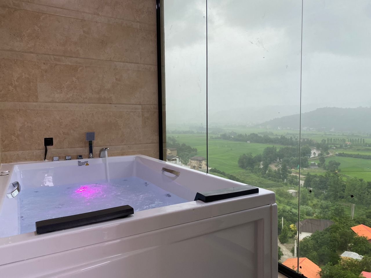 دوخوابه جنگلی جکوزی دار رایان