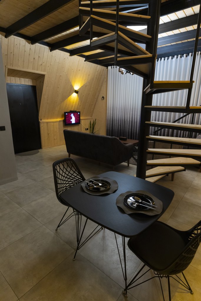 یک خوابه چوبی جکوزی دار سولی