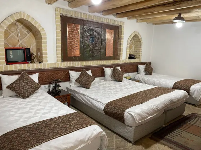 بوم گردی ددمان - واحد چهارتخته تخت سلیمان