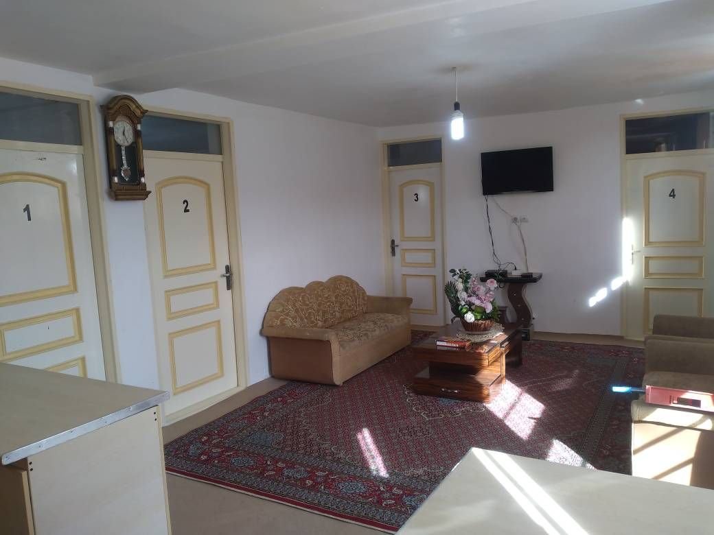 سوئیت پنج خوابه پنج حور - هال پذیرایی