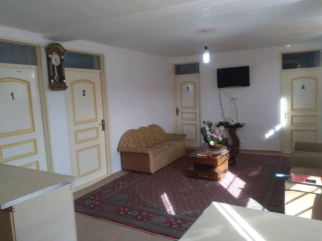 سوئیت پنج خوابه پنج حور - هال پذیرایی