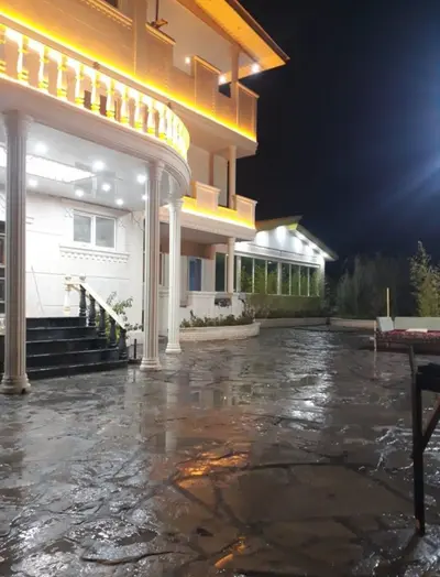 ویلا چهارخوابه استخردار آبگرم عمارت آرسِن