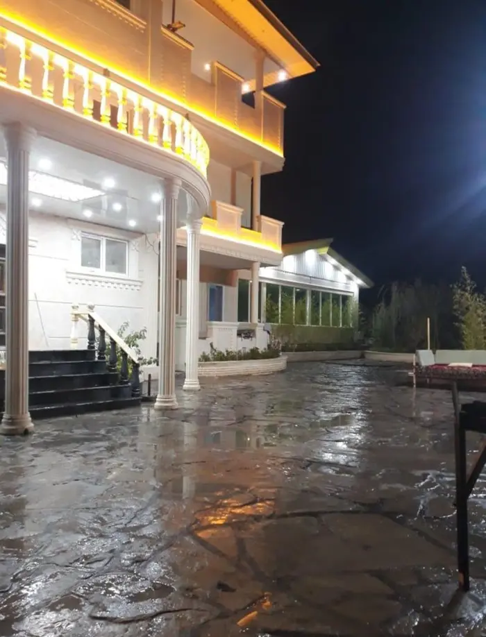 ویلا چهارخوابه استخردار آبگرم عمارت آرسِن