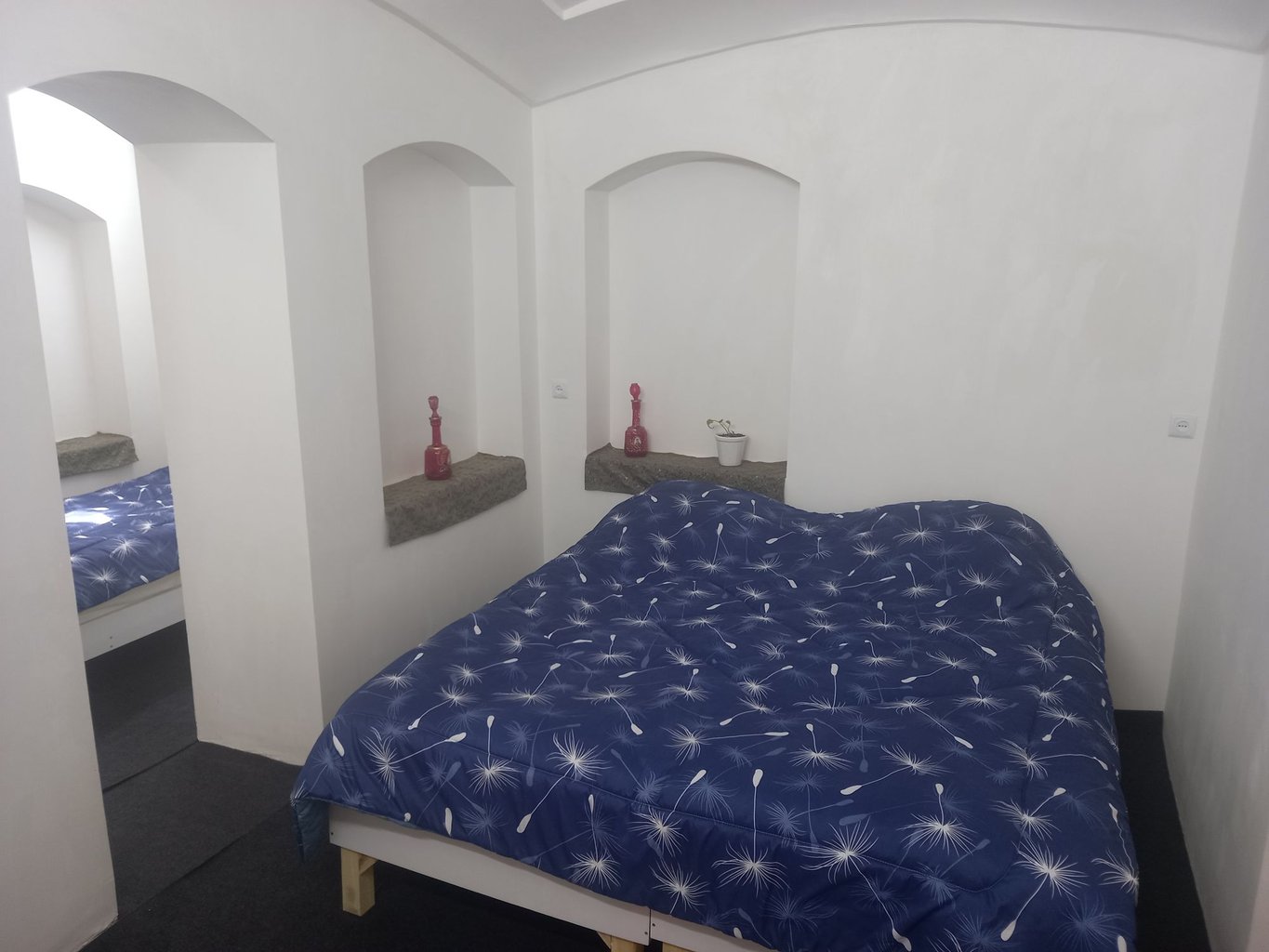 سرای بمانی - واحد مقدس بانو