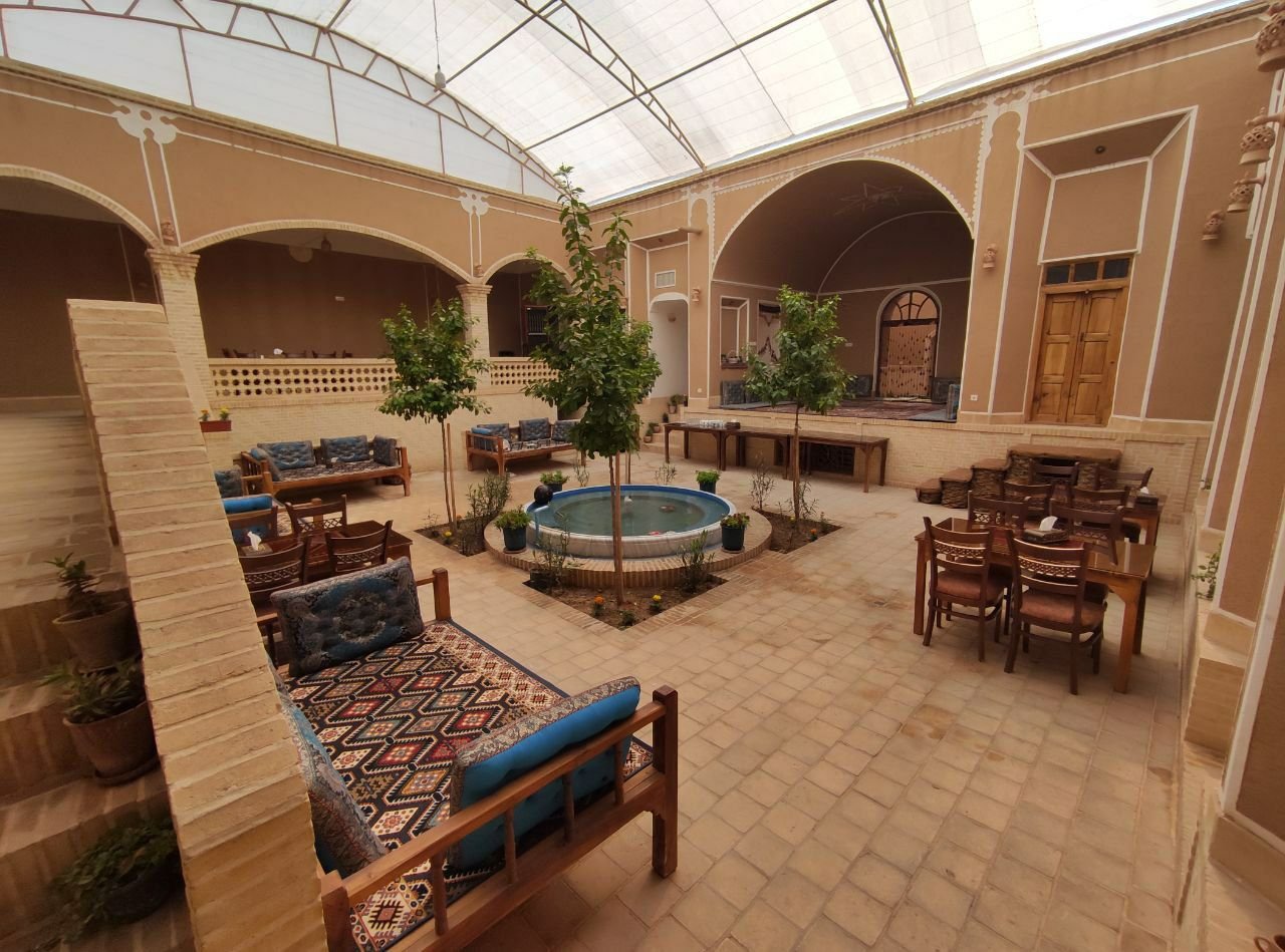 گلابتون - واحد بی ۰۱