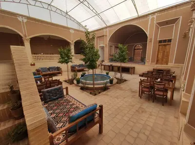 اقامتگاه سنتی گلابتون - واحد ۱۰۵