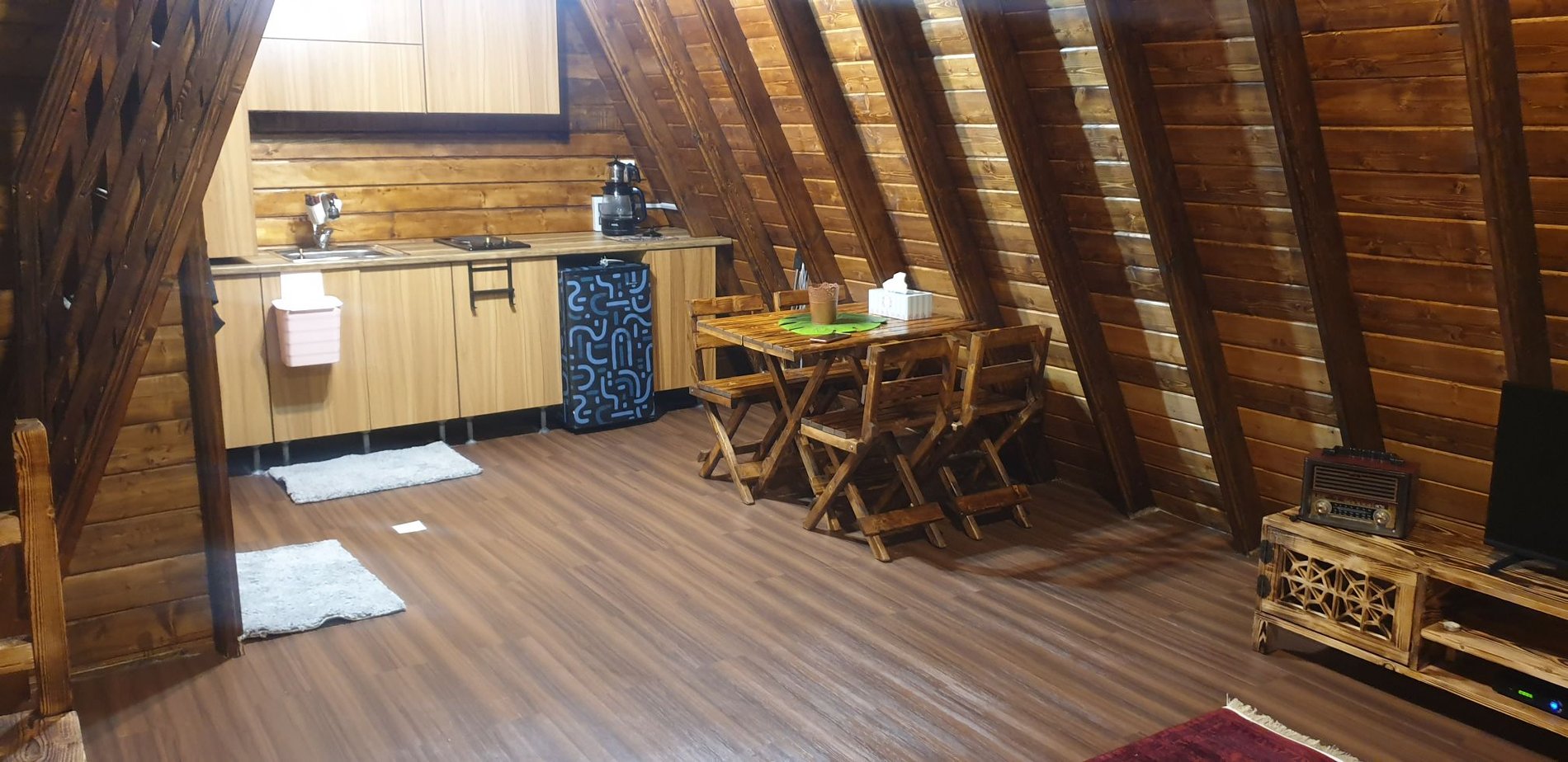 یک خوابه چوبی سینا