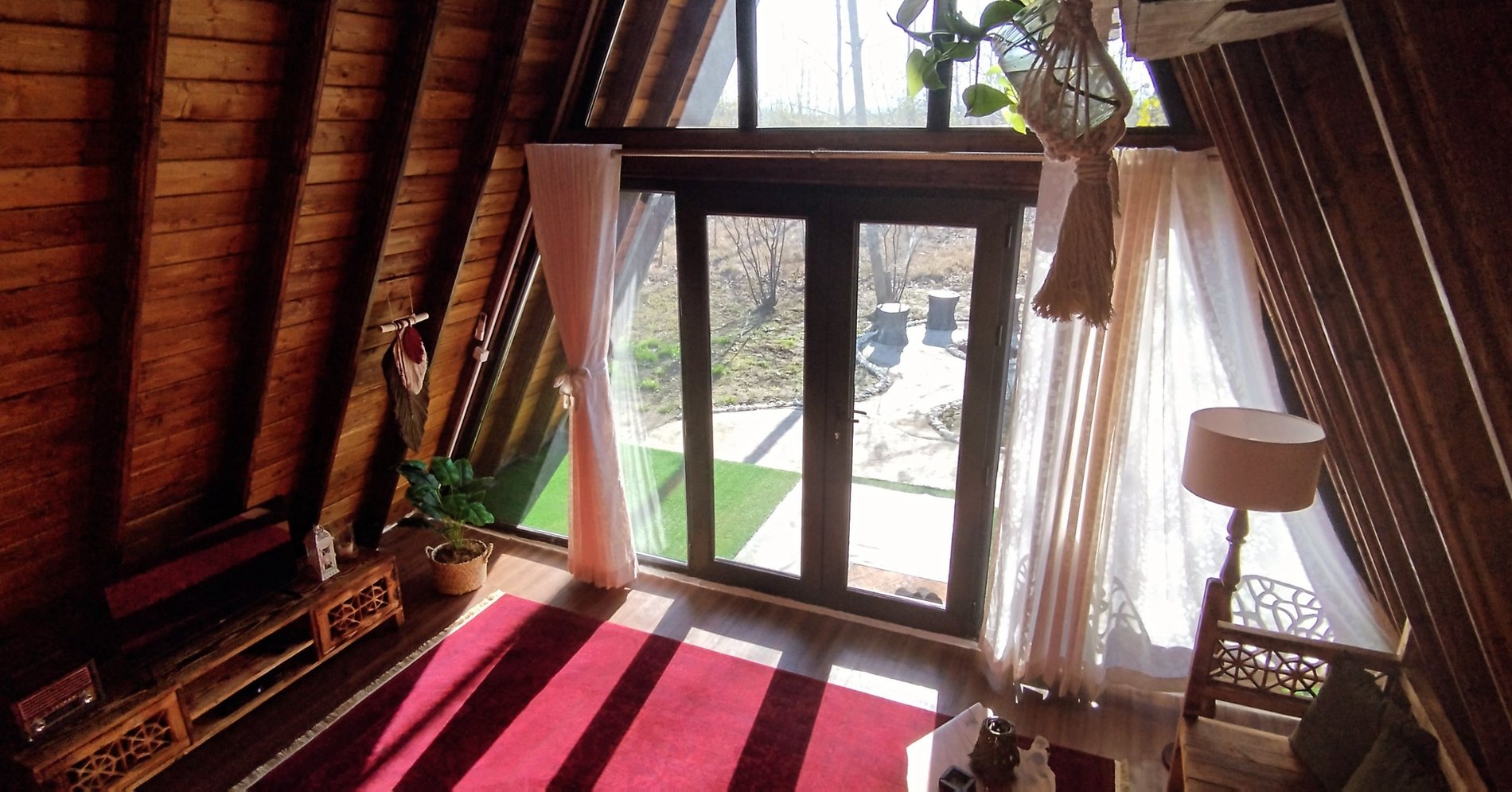 یک خوابه چوبی سینا