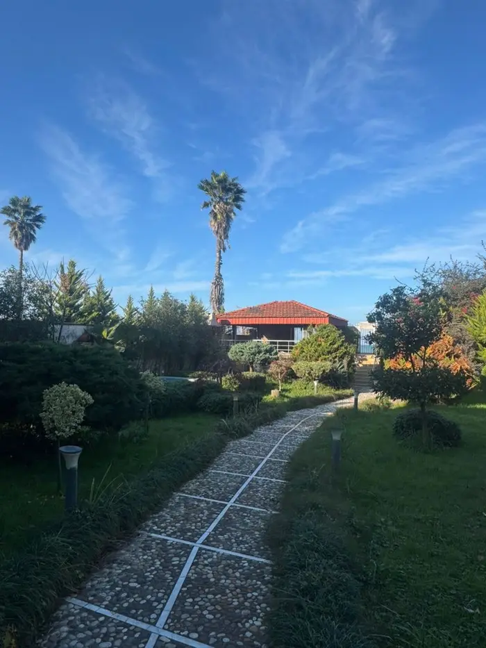 ویلا چهارخوابه ساحلی استخردار دریا