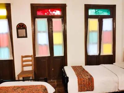 اقامتگاه سنتی بی بی - واحد 4 تخته