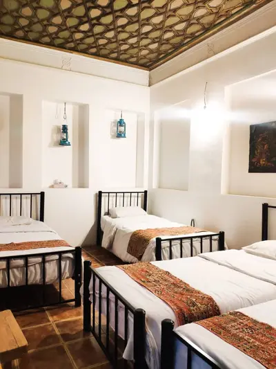 اقامتگاه سنتی بی بی - واحد 4 تخته