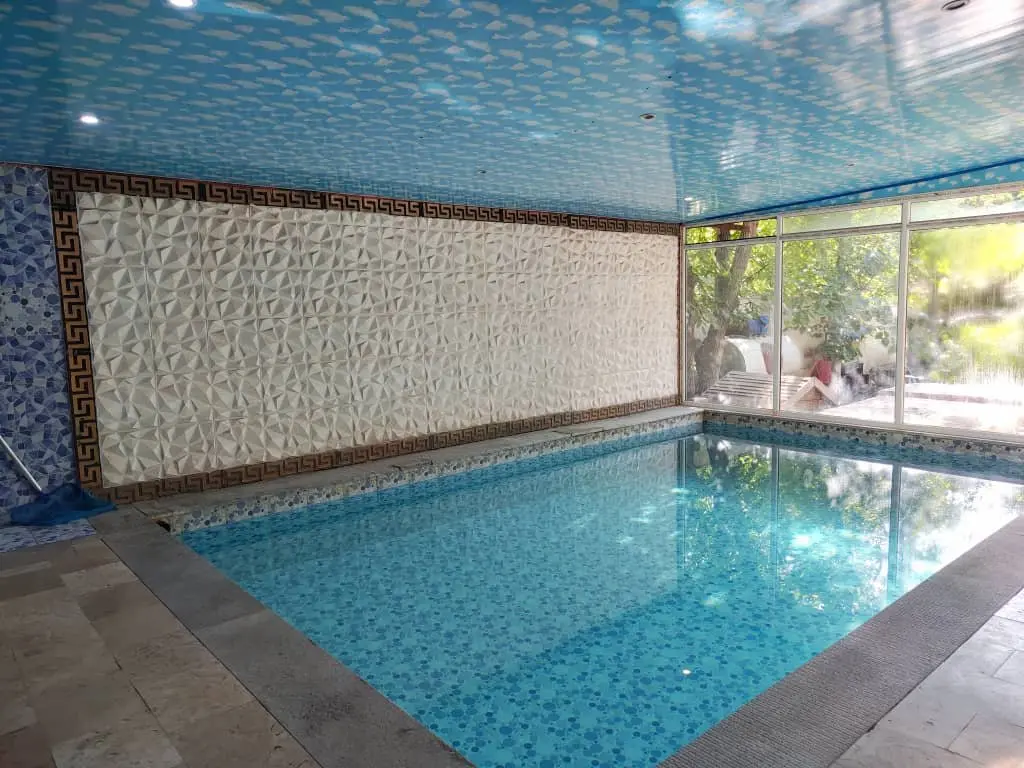 ویلا یک خوابه استخردار آبگرم امید - استخر سر پوشیده