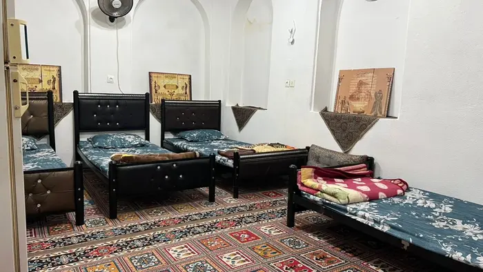 اقامتگاه سنتی باغ میرزا - واحد 101