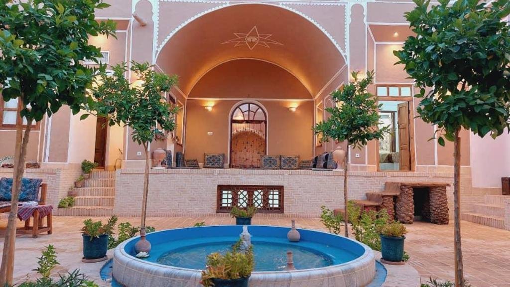 گلابتون - واحد بی ۰۱