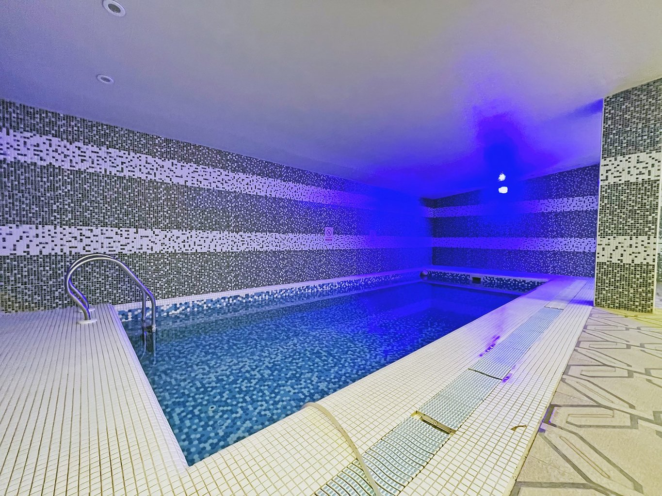 آپارتمان دوخوابه پورامینی واحد 2