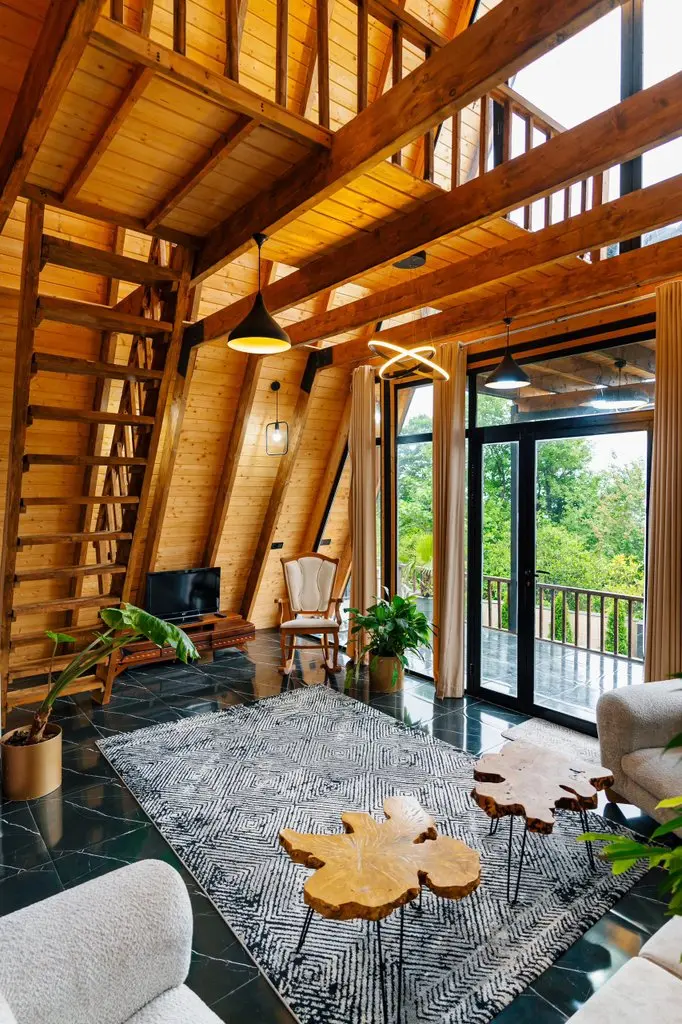 کلبه دوخوابه جنگلی استخردار چهارفصل چالو