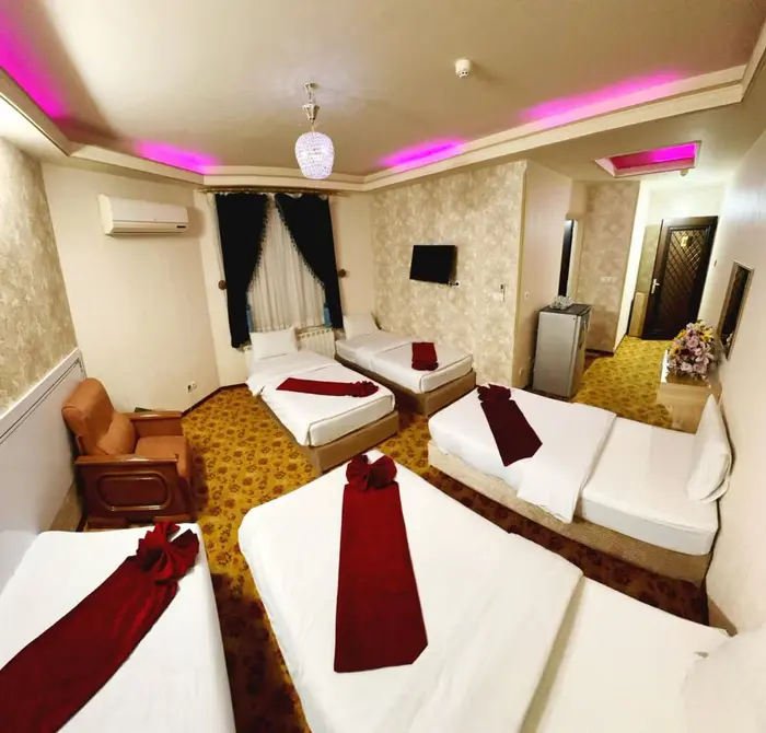 مجتمع اقامتگاهی ایرانا - واحد پنج تخته