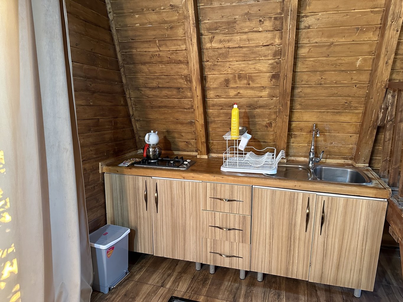 کلبه دنسه بام هیرکانی - واحد کاج