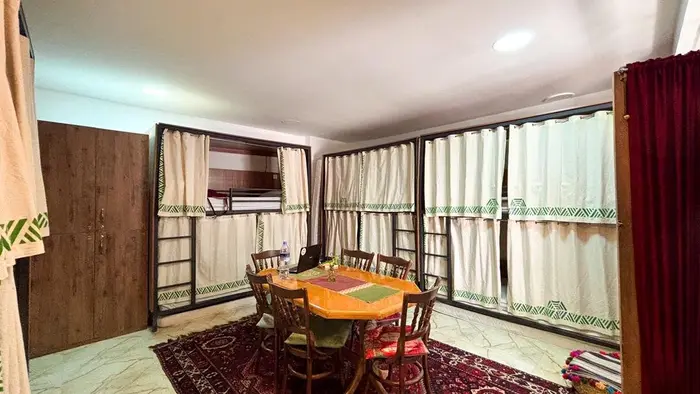 هاستل ماه بی بی - واحد خوابگاهی آقایان