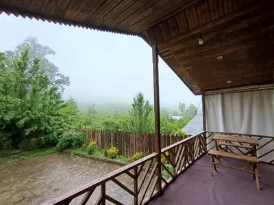 کلبه فلت جنگلی باغ گلابی