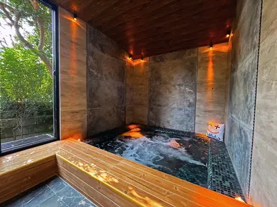 کلبه دوخوابه سوئیسی جکوزی دار نیاوش