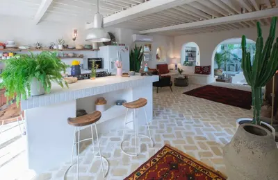 بومگردی دوخوابه ساحلی استخردار لوار