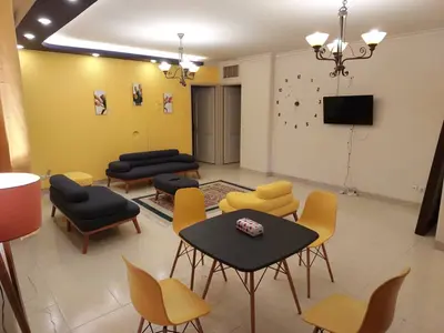 آپارتمان دوخوابه چهارباغ عباسی