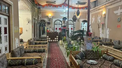 اقامتگاه سنتی باغ میرزا - واحد 104