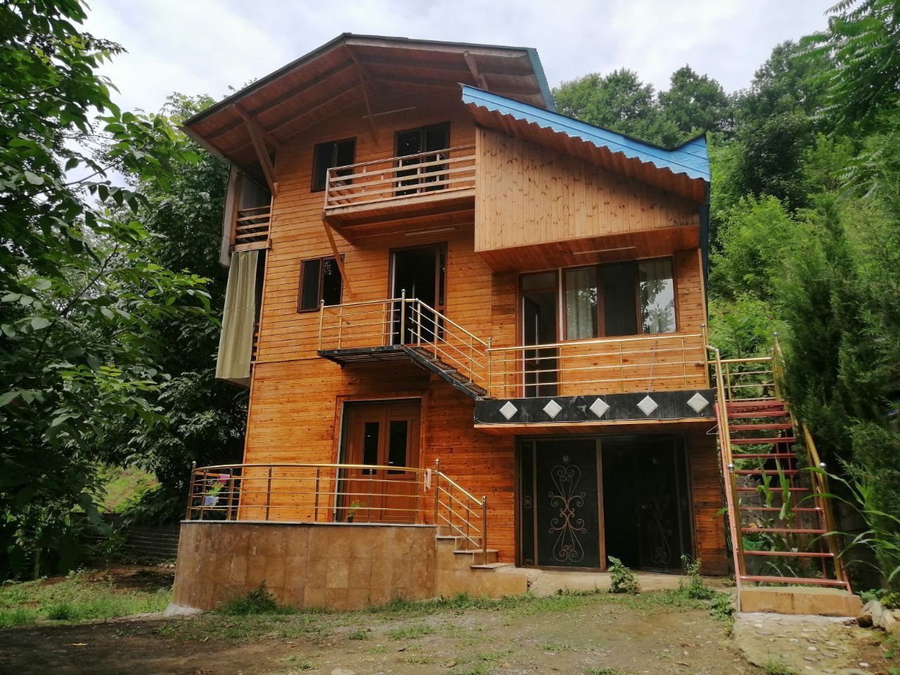 دوخوابه قصر چوبی