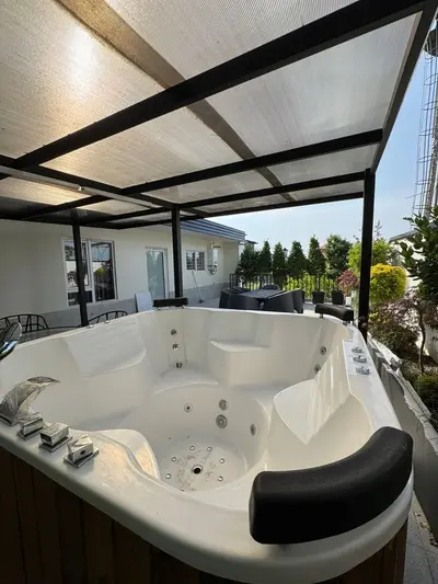 ویلا پنج خوابه استخردار آبگرم فلورنس