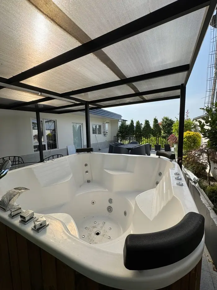 ویلا پنج خوابه استخردار آبگرم فلورنس