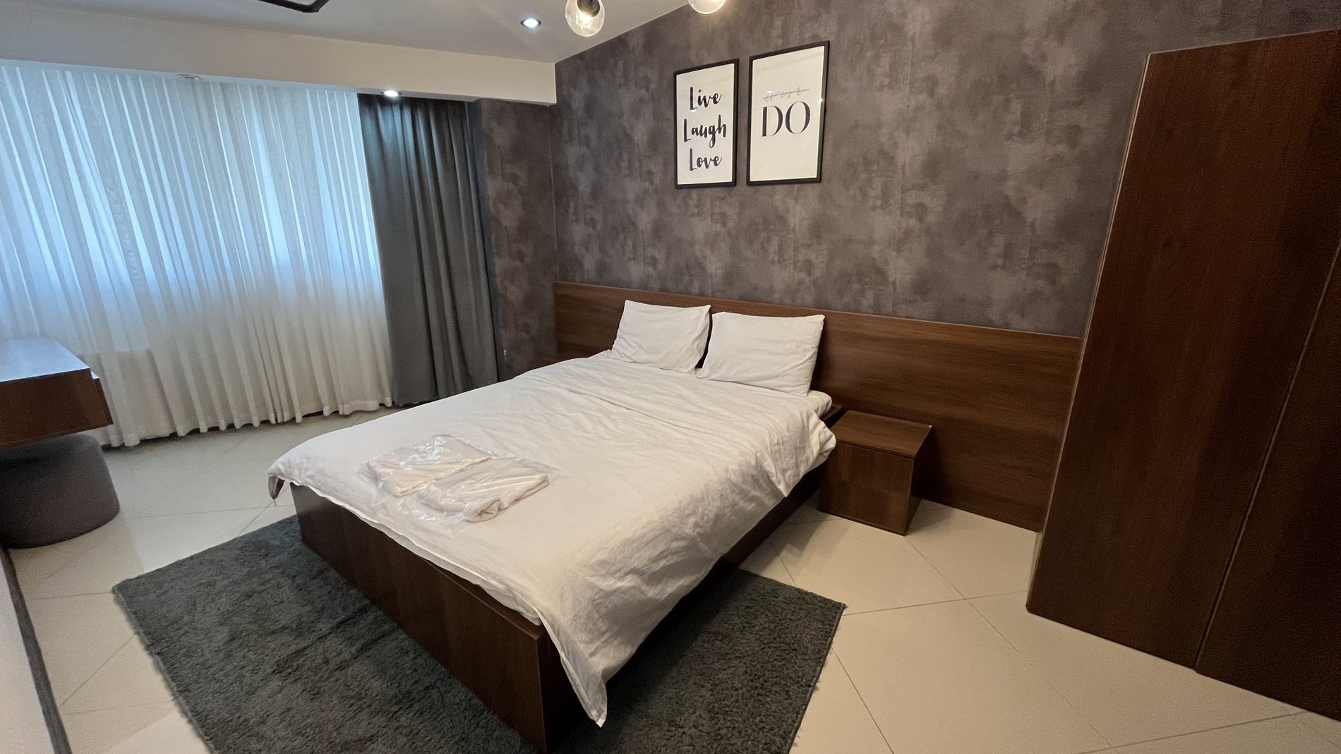 آپارتمان دوخوابه پارک وی - واحد 10