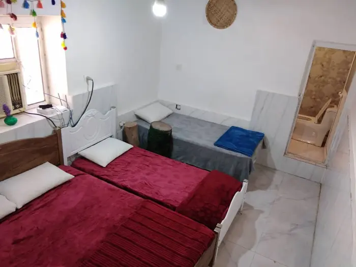 اقامتگاه سنتی دنج - واحد ماجرای رنگی