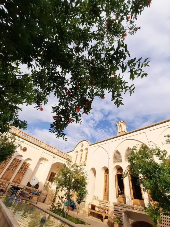 اقامتگاه سنتی اشکوب - واحد کلاه فرنگی وی آی پی