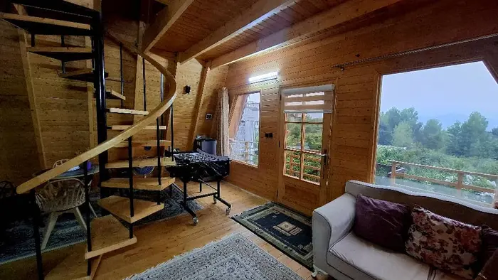 کلبه دوخوابه سوئیسی استخردار گل بانو