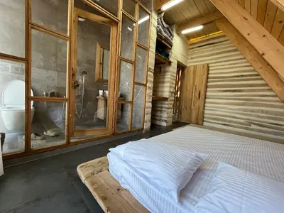 ویلا دوخوابه استخردار آبگرم چوبی دست ساز