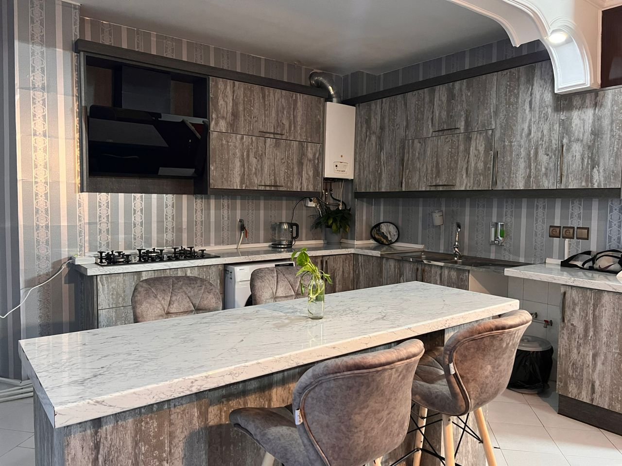 آپارتمان دو‌خوابه جلفا توحید میانی 1