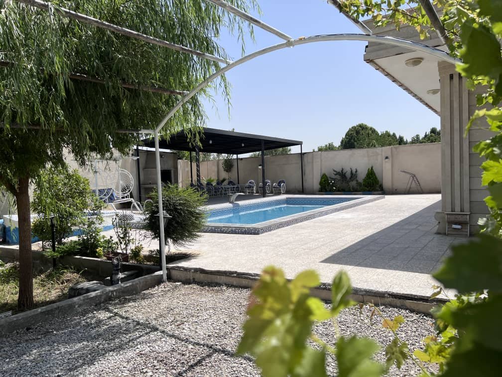 ویلا دوخوابه استخردار آبگرم چهارباغ