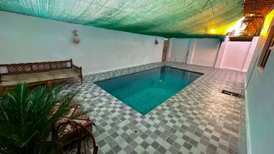 بومگردی چیرا - واحد استخری