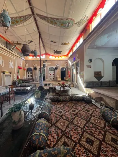 اقامتگاه سنتی باغ میرزا - واحد ۱۰۵