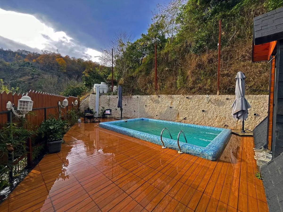 کلبه یک خوابه سوئیسی استخردار آبگرم اوپه واحد تی تی