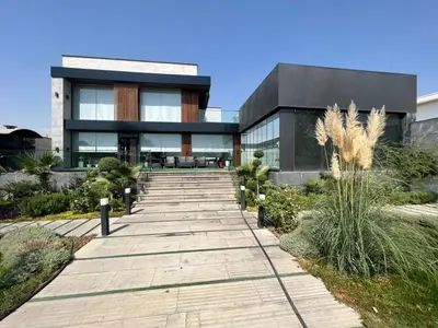 ویلا چهارخوابه استخردار تریبلکس عمارت مدرنا