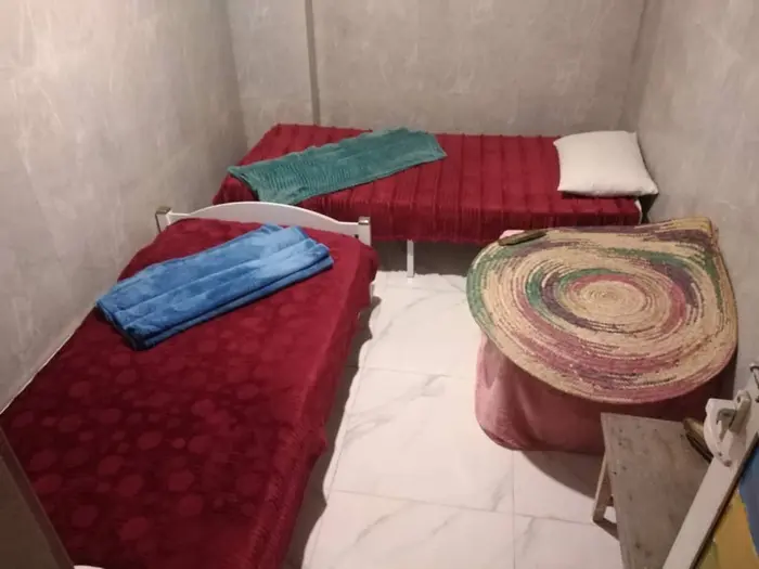 اقامتگاه سنتی دنج - واحد قصر سرخ