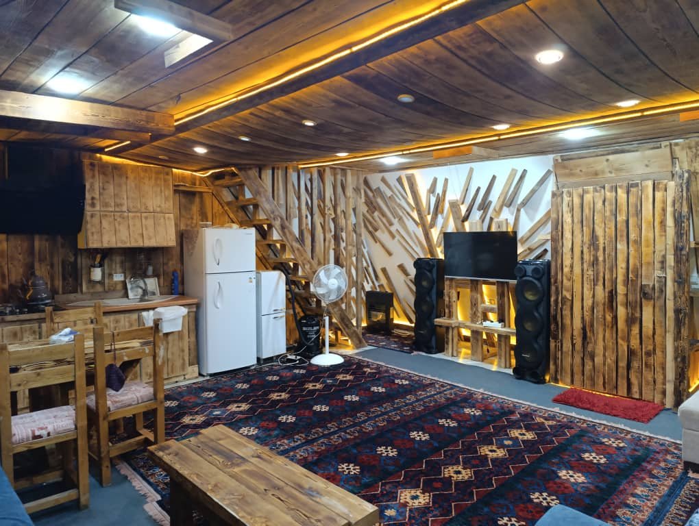 کلبه دوخوابه سوئیسی استخردار آبگرم کژال 1