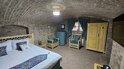 اقامتگاه سنتی ملک التجار - واحد آجری