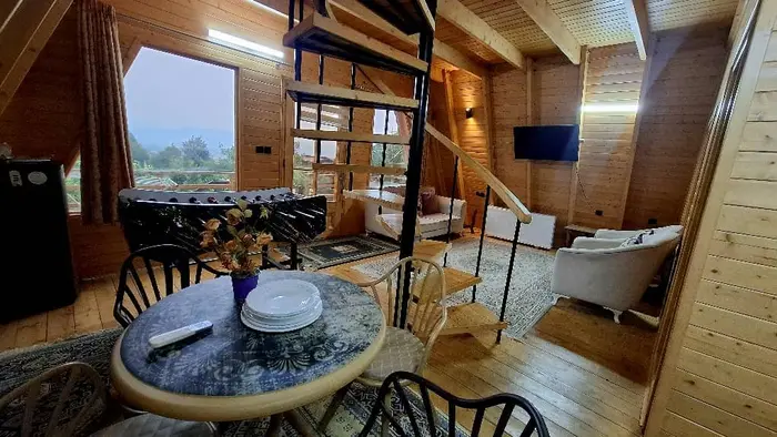 کلبه دوخوابه سوئیسی استخردار گل بانو