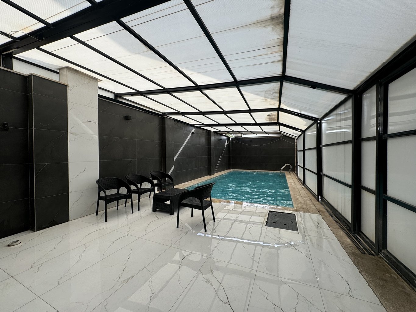 سه خوابه استخردار آبگرم عمارت قصردشت