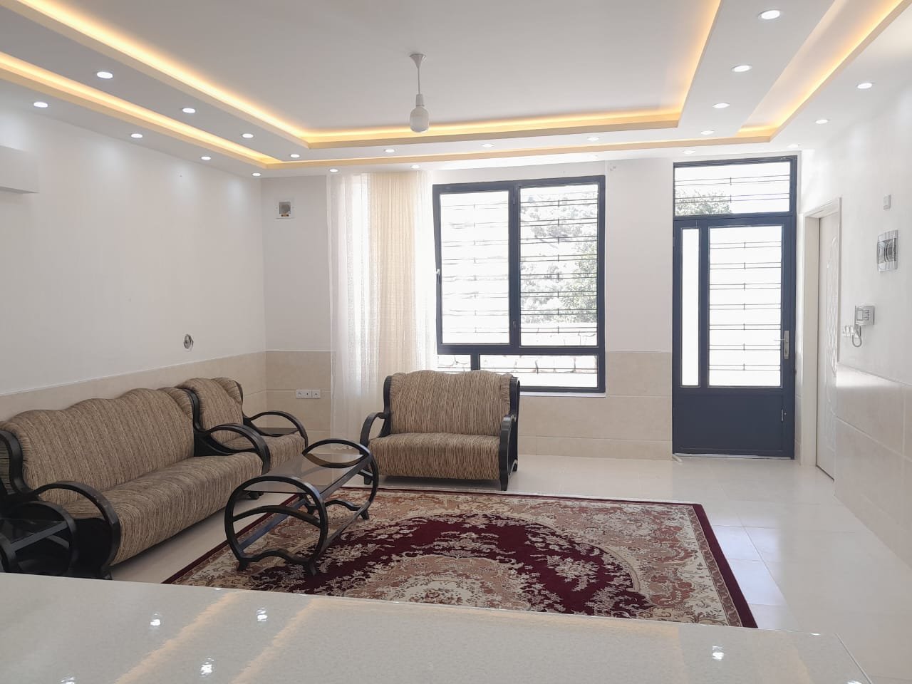 ویلا یک خوابه سفید کره بس کوهمره