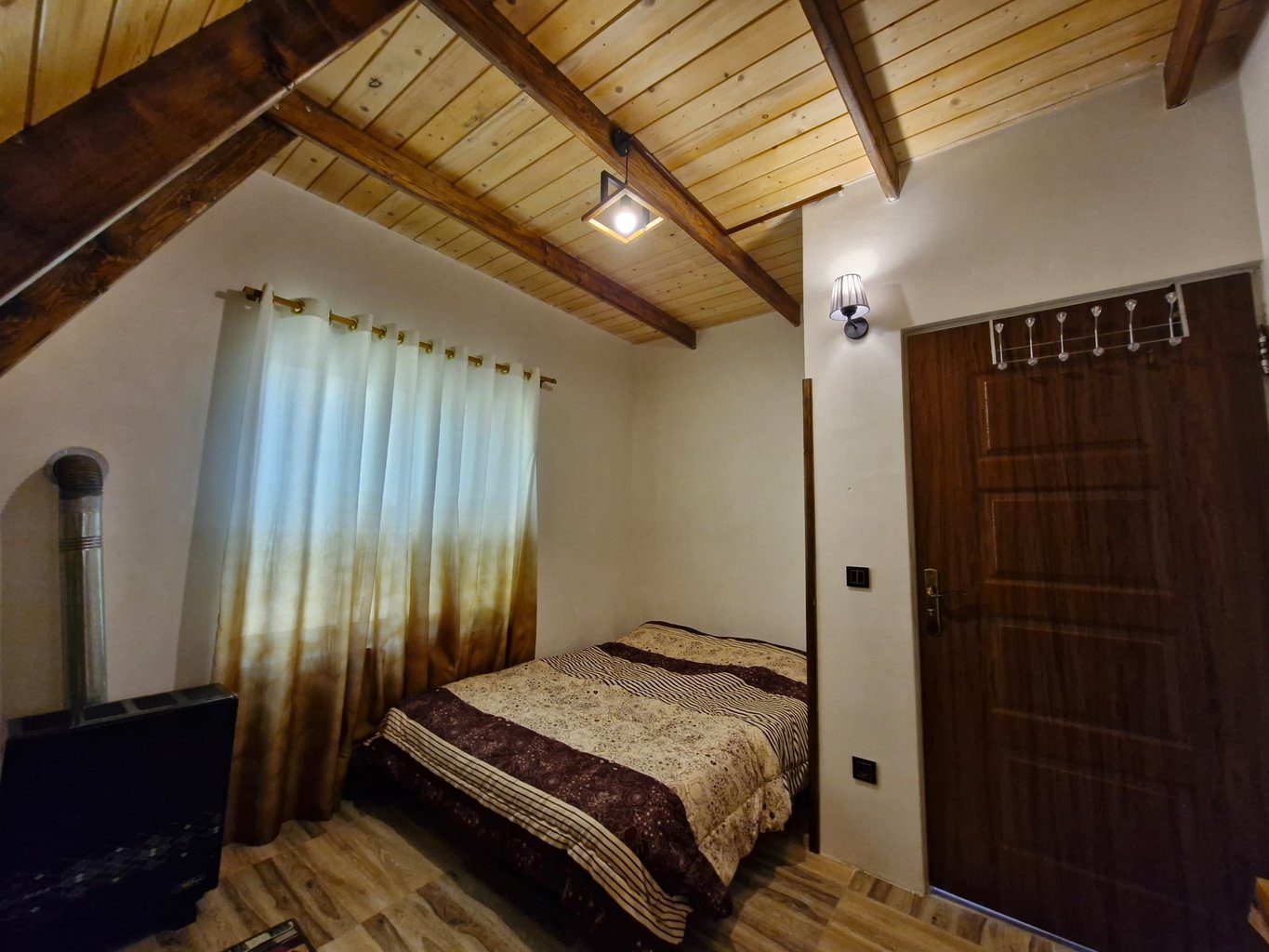 دوخوابه سوئیسی یعقوبی